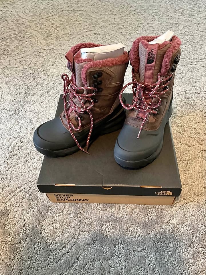 North face size 7 winter boots
