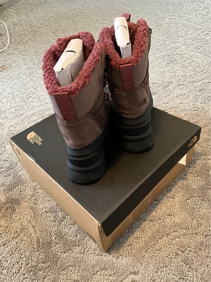 North face size 7 winter boots - photo 5