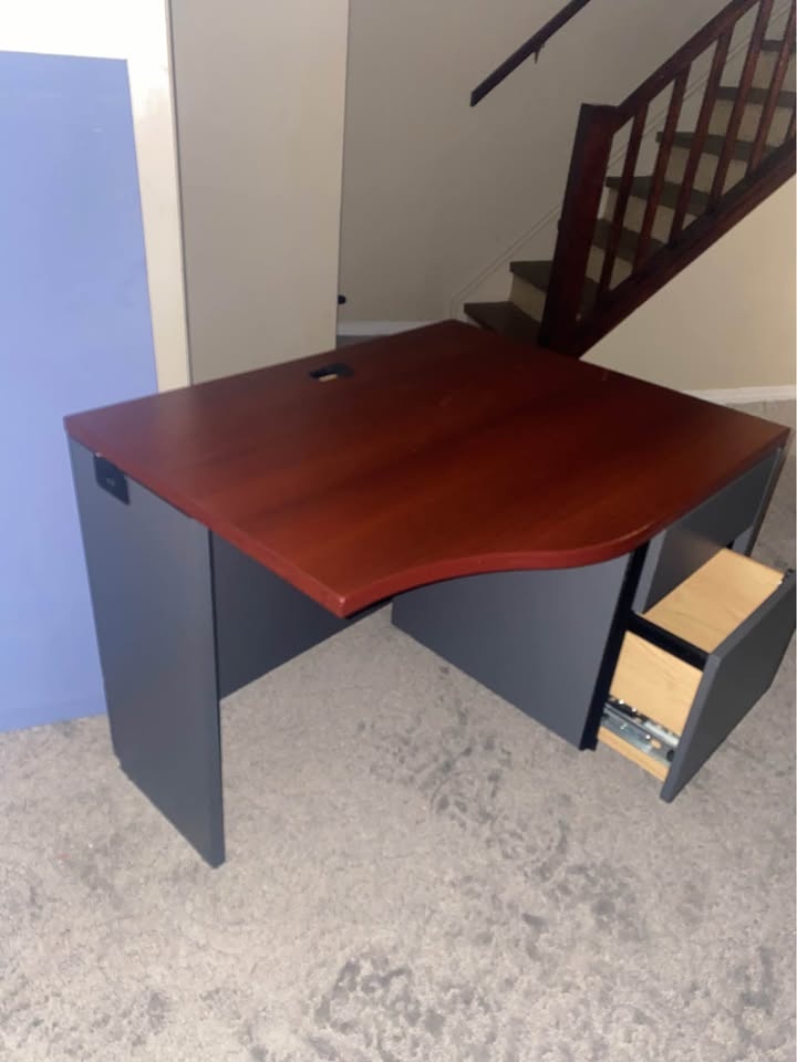 Office desk - photo 2