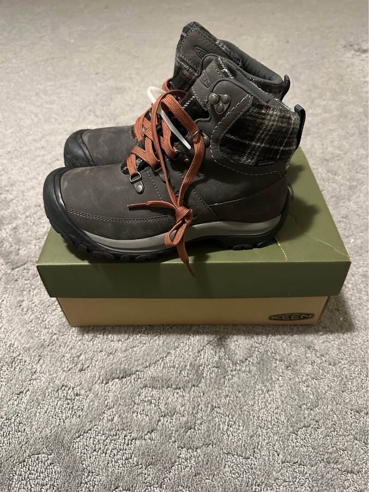 Brand new Keen size 8 winter boots - photo 3