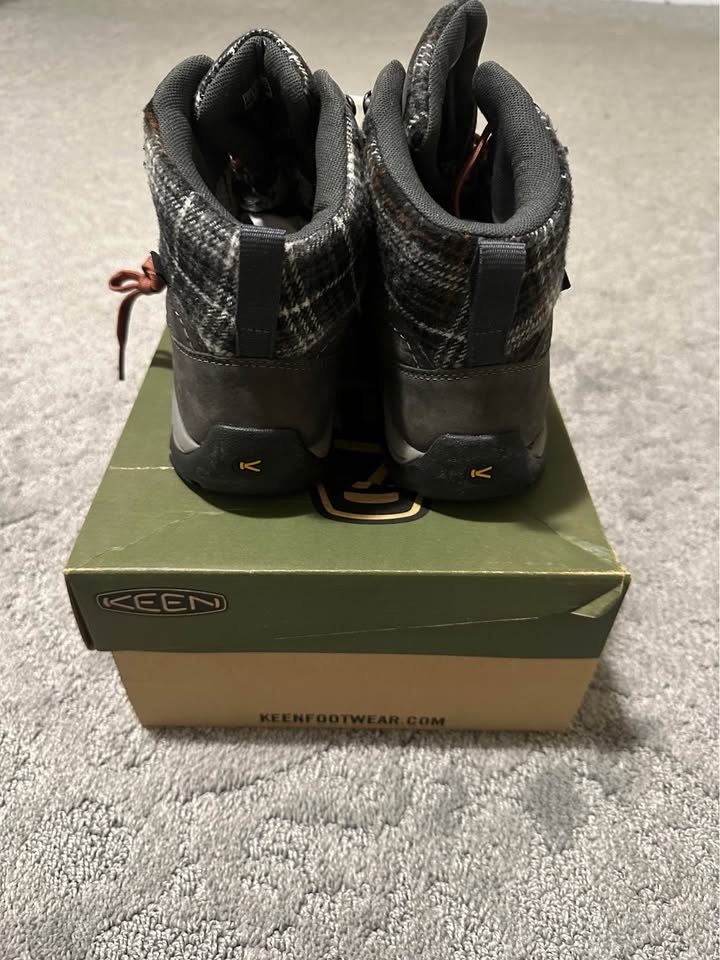 Brand new Keen size 8 winter boots - photo 4