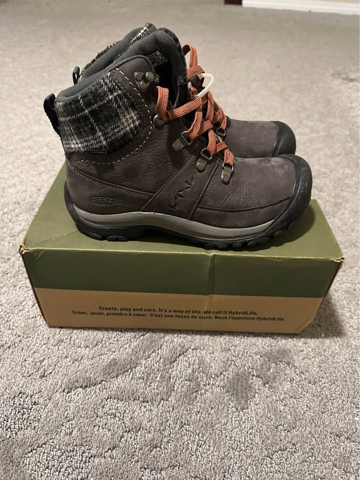 Brand new Keen size 8 winter boots - photo 5