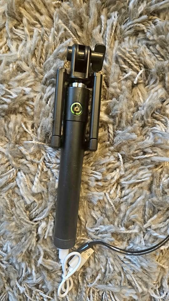 Bluetooth Selfie Stick