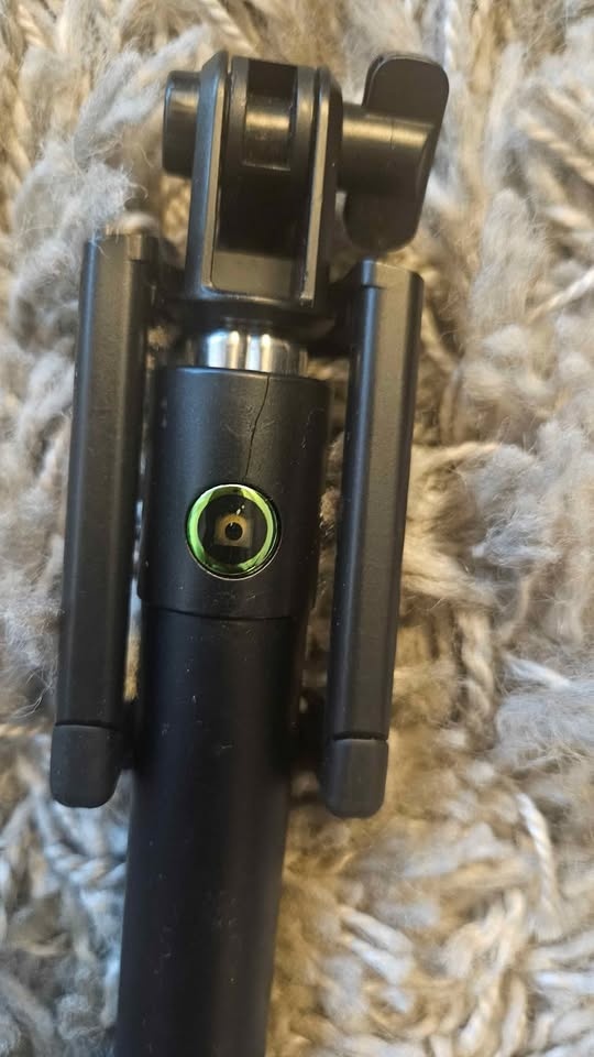 Bluetooth Selfie Stick - photo 2