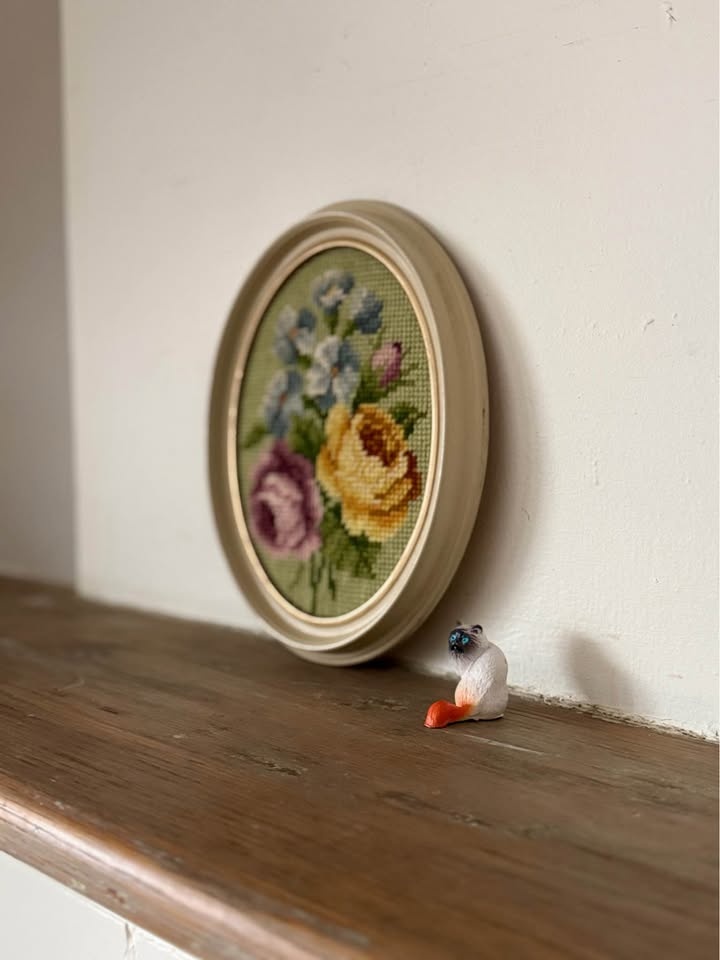 Vintage Framed Floral Needlepoint – Oval Wood Frame Wall Decor - photo 2