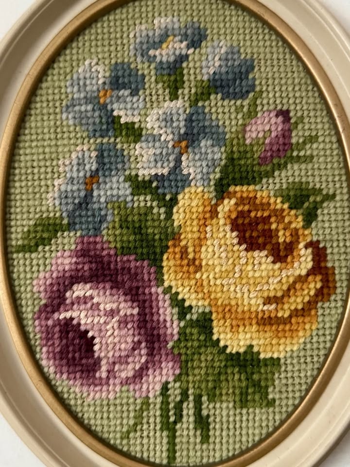Vintage Framed Floral Needlepoint – Oval Wood Frame Wall Decor - photo 3