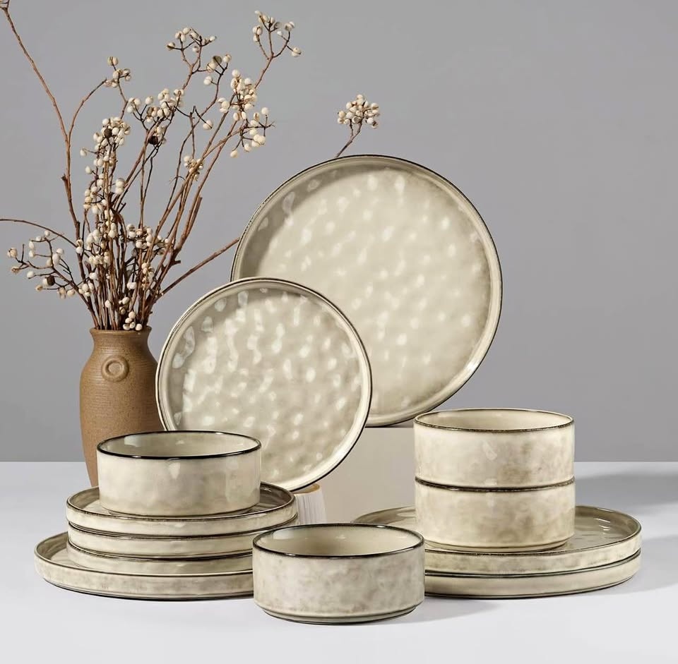 HaWare Dinnerware Set, 12-Piece Plates and Bowls