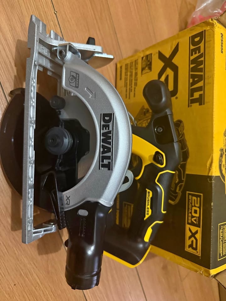 Dewalt circular saw Tool only