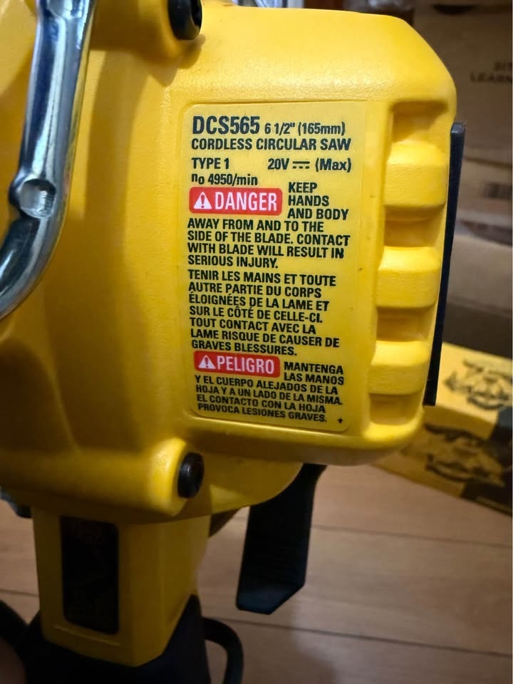 Dewalt circular saw Tool only - photo 3