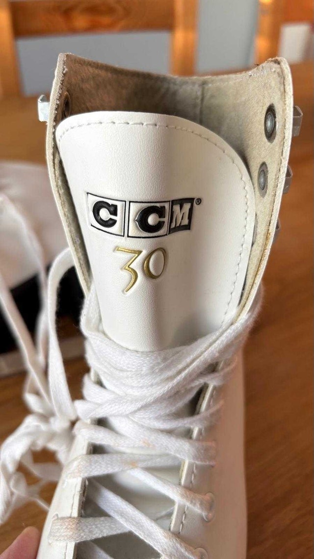 CCM Figure skates for kids size 1 - photo 2