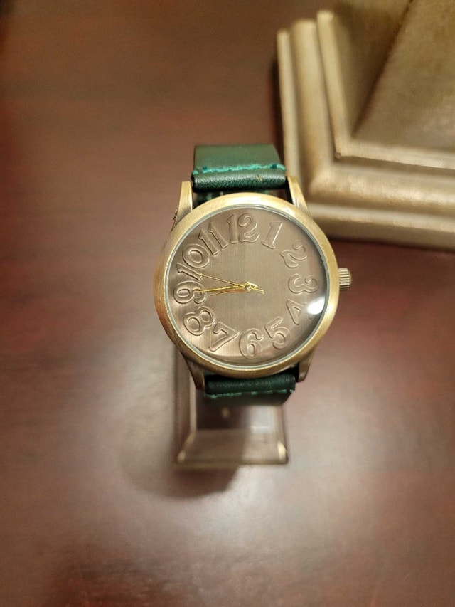 Vintage Style Unisex Watch with Green Leather Strap