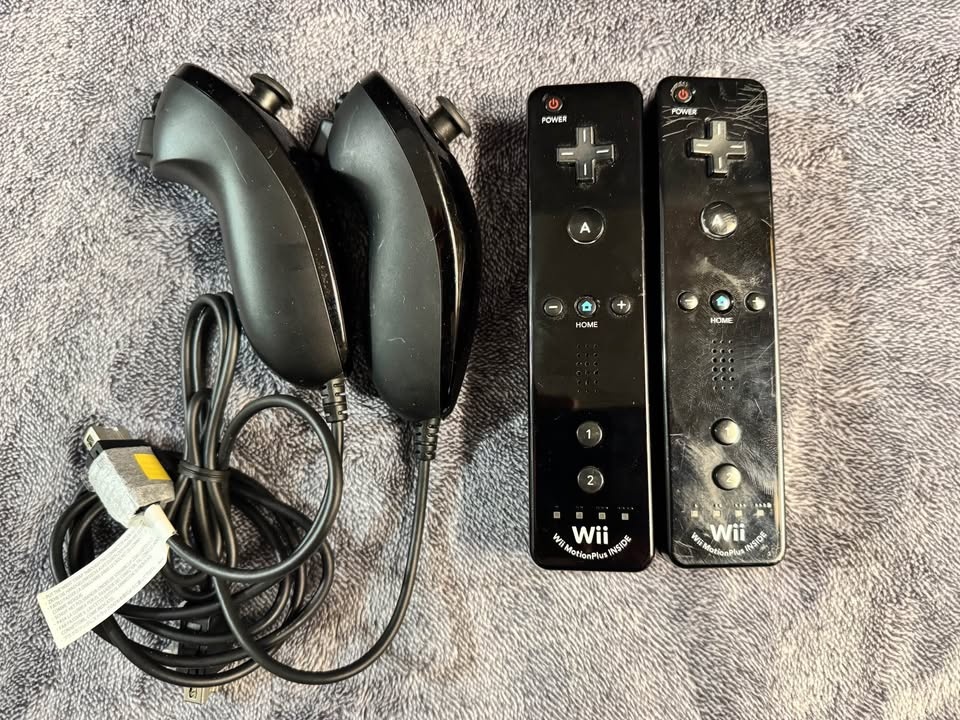 Black WII 2 player package - photo 5