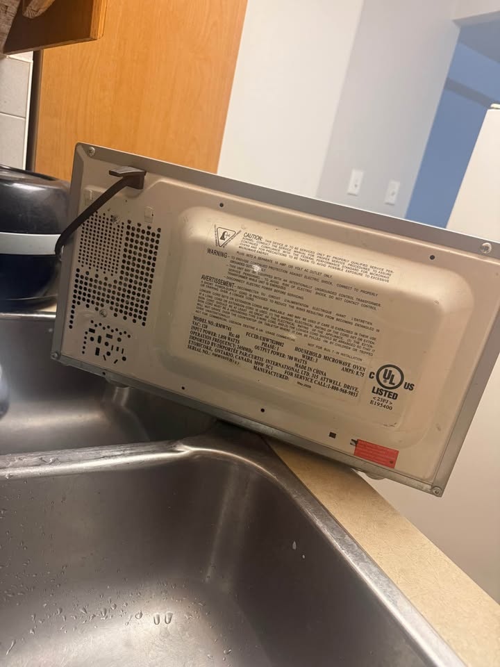 RCA Countertop Microwave – Works Great - photo 3