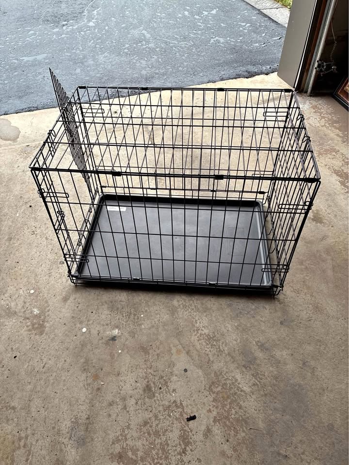 Dog crate Med sized