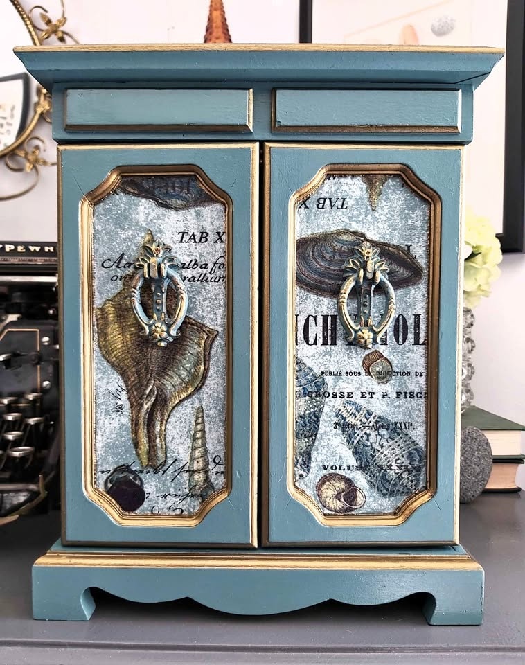Refurbished vintage jewelry box