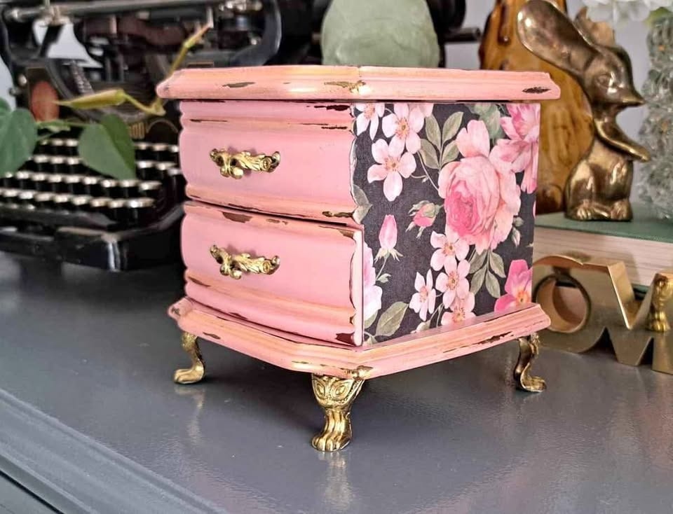 Upcycled vintage jewelry box