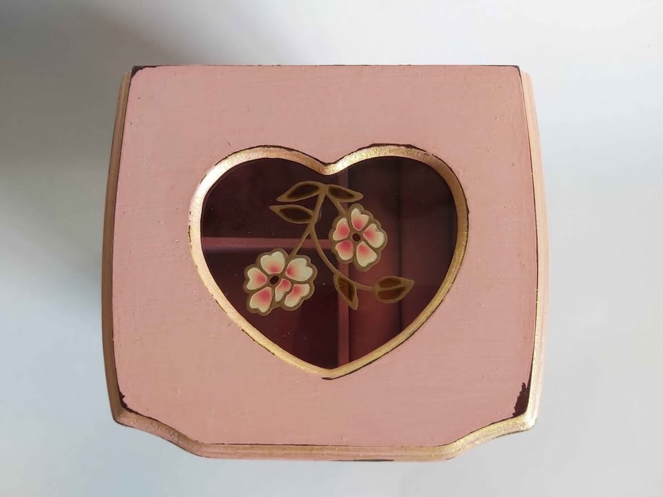 Upcycled vintage jewelry box - photo 4