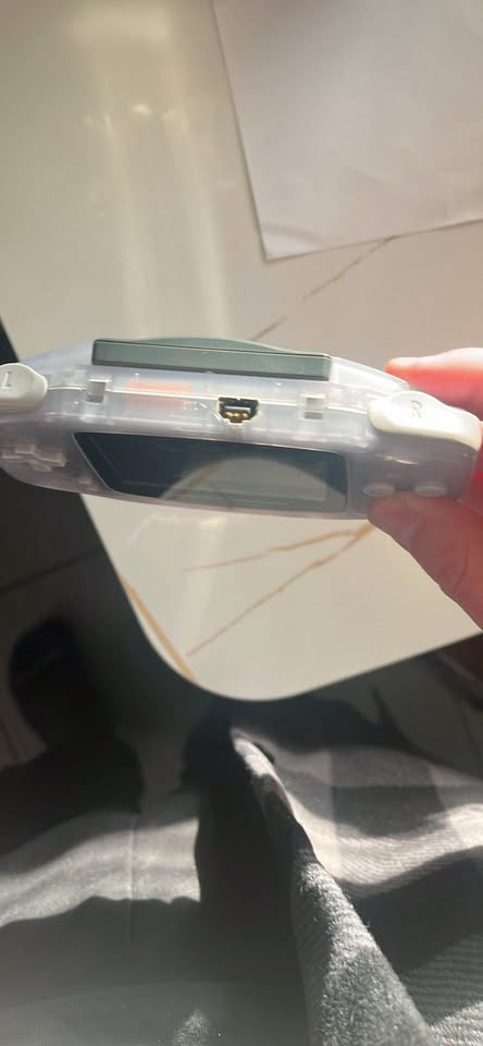 Gameboy Advance (Glacier) missing battery cover - photo 2