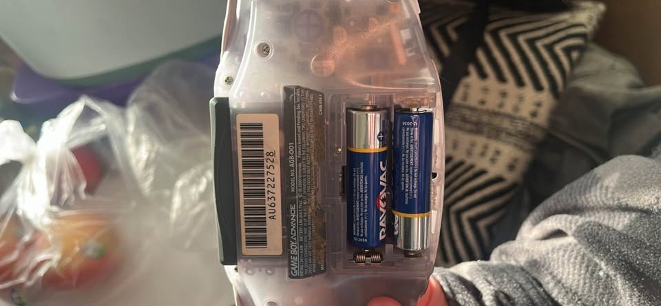 Gameboy Advance (Glacier) missing battery cover - photo 3