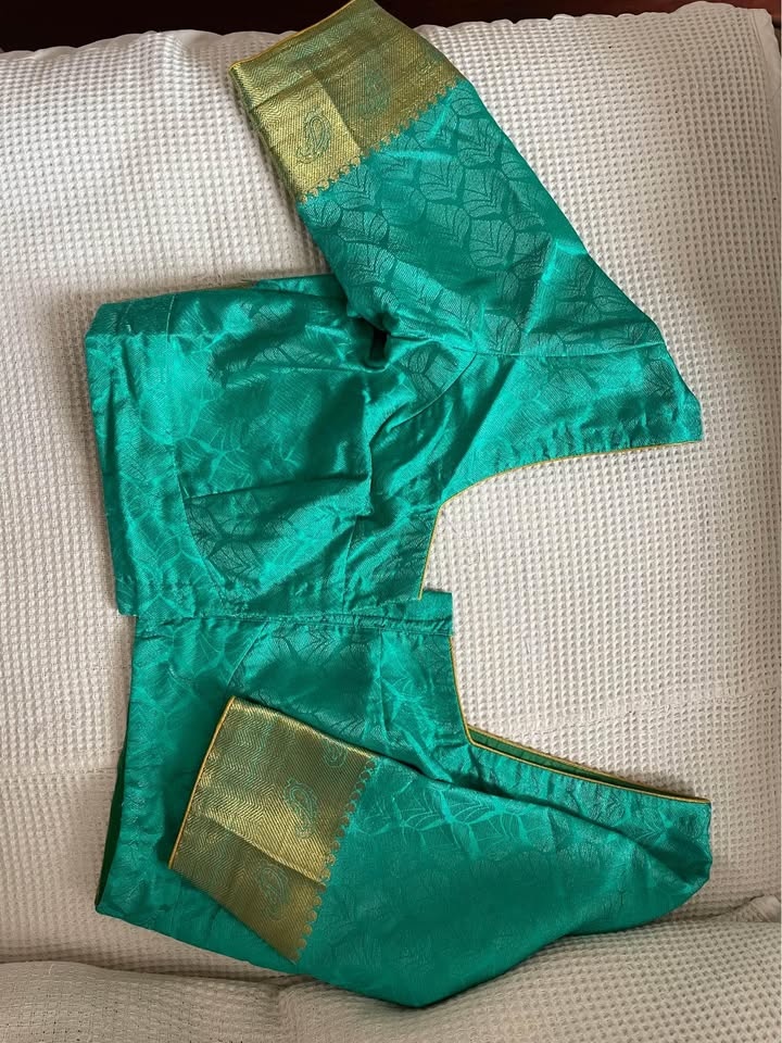 Green sari with blouse - photo 2