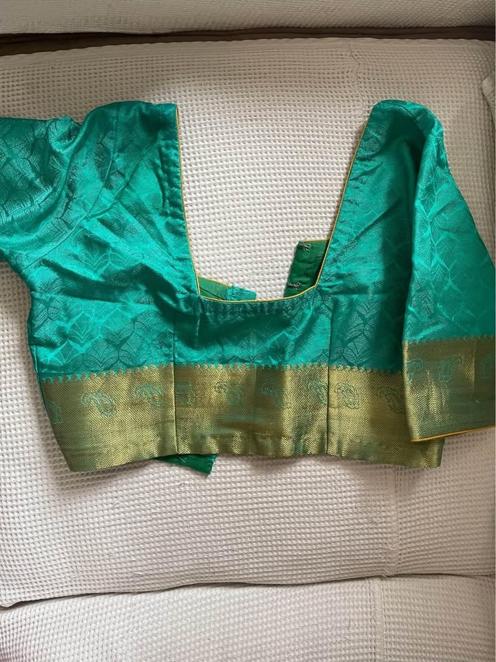Green sari with blouse - photo 3