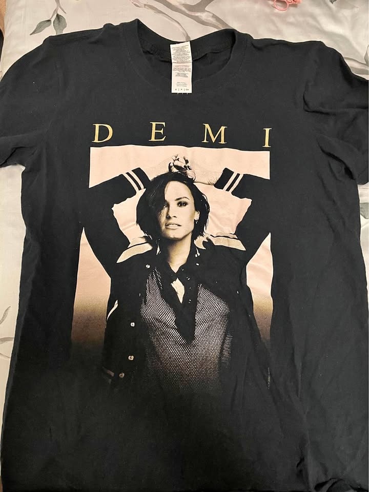 2016 Demi Lovato concert T-shirt