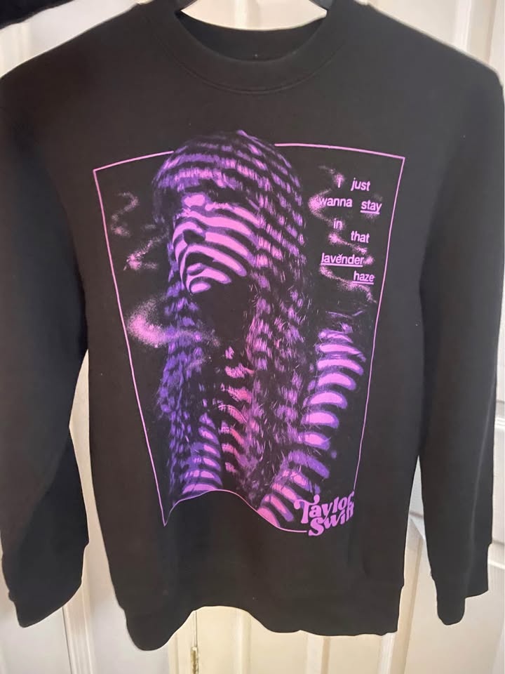 TAYLOR SWIFT | THE ERAS TOUR I JUST WANT TO STAY CREWNECK - photo 2