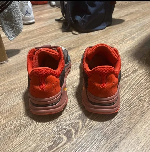 Men’s adidas Yeezy Boost 700 Hi-Res Red Size 13 - photo 4