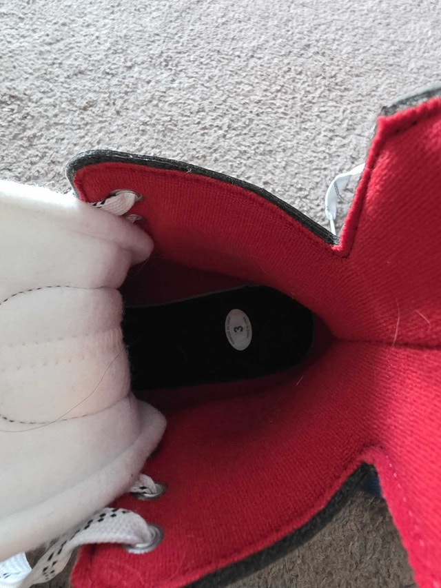 Bauer skates with blade protector - photo 3