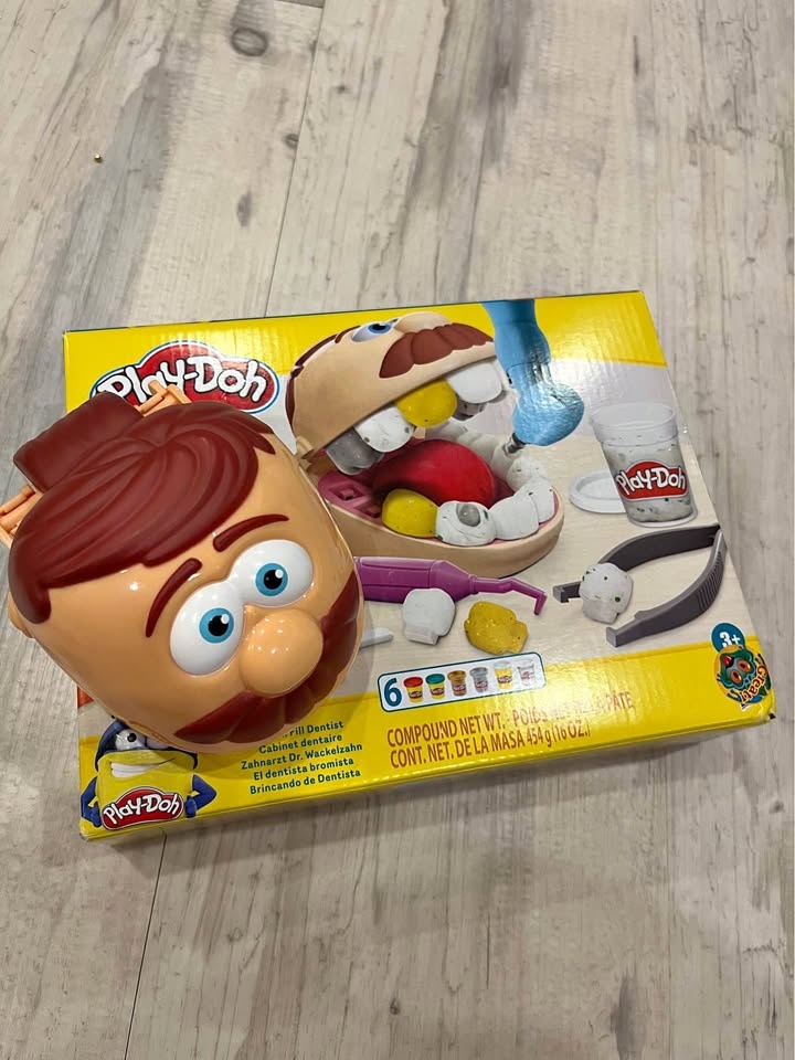 Play-doh dentist play set