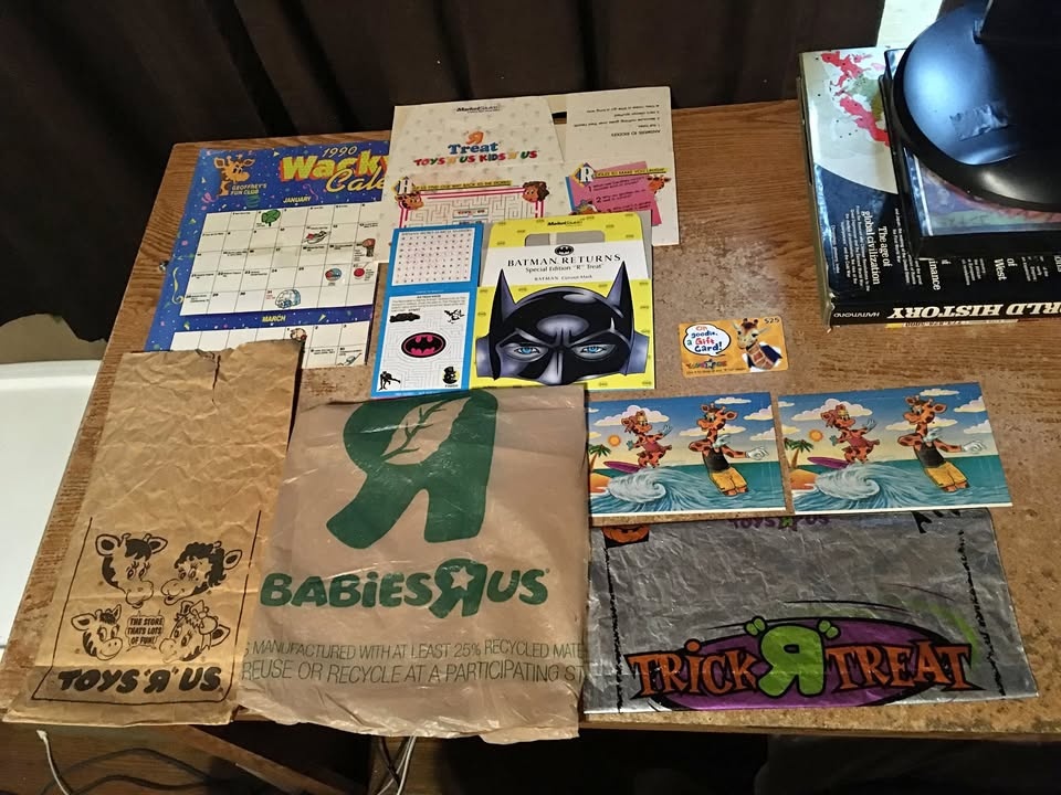 VINTAGE TOYS "R" US LOT ACTIVITY BOX BATMAN CALENDAR
