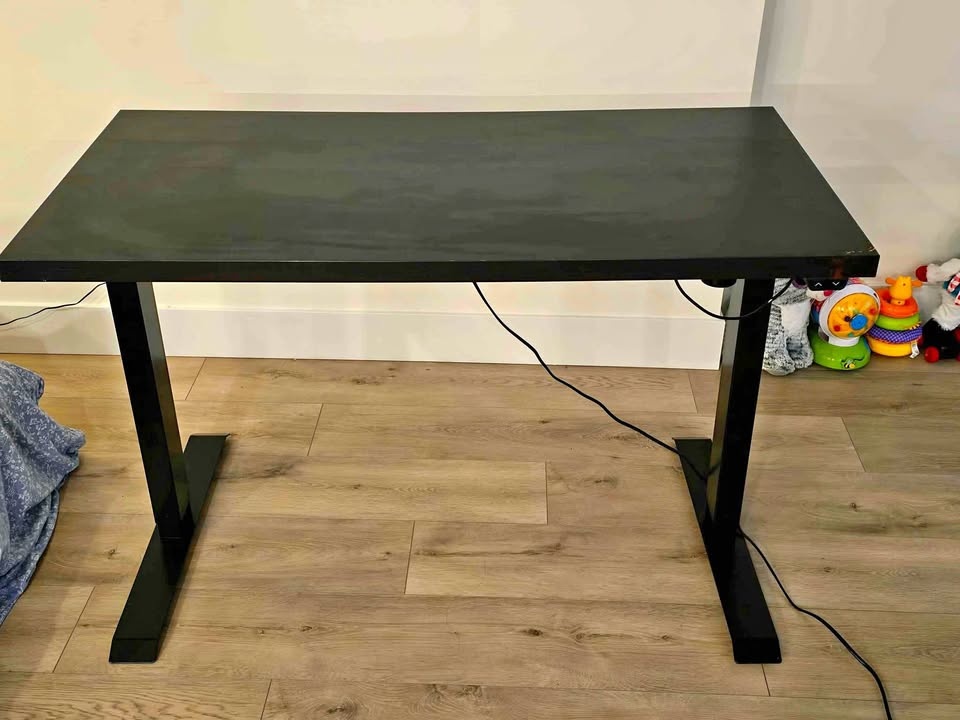 Electric Height Adjustable Standing Desk Size 48*24 inches