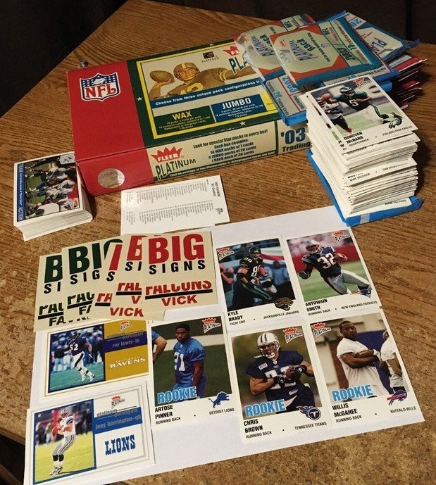BIG LOT OF 610 FOOTBALL CARDS 90's 00's serialized full list - photo 5