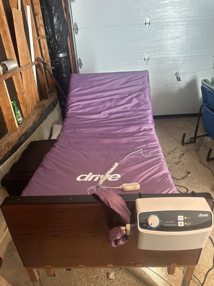 Fully Adjustable Bed with Air Mattress with Pump - photo 3