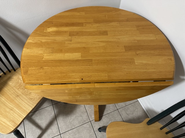 Table and Chairs - photo 2