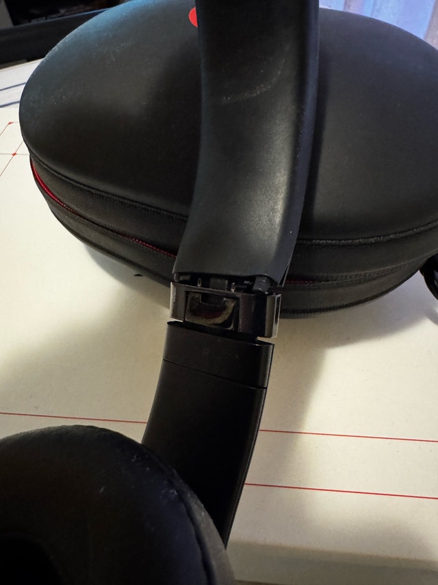Beats Studio 3 Wireless - Fully Working - Broken Hinge - photo 5