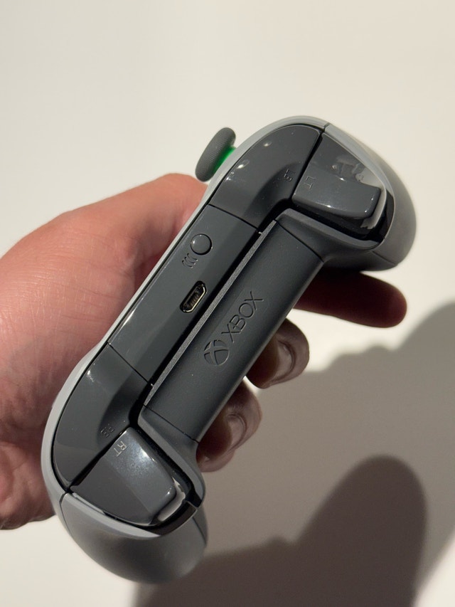 Xbox Wireless Controller (Series X|S) – Like New - photo 4