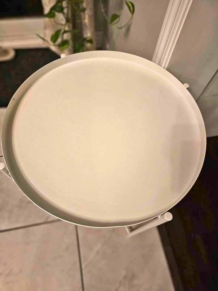 Side white table