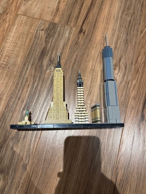 Lego 21028 - New York City Architecture - Used Completed - photo 2
