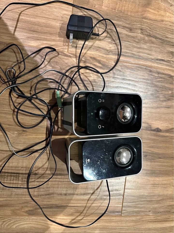Logitech speaker Used