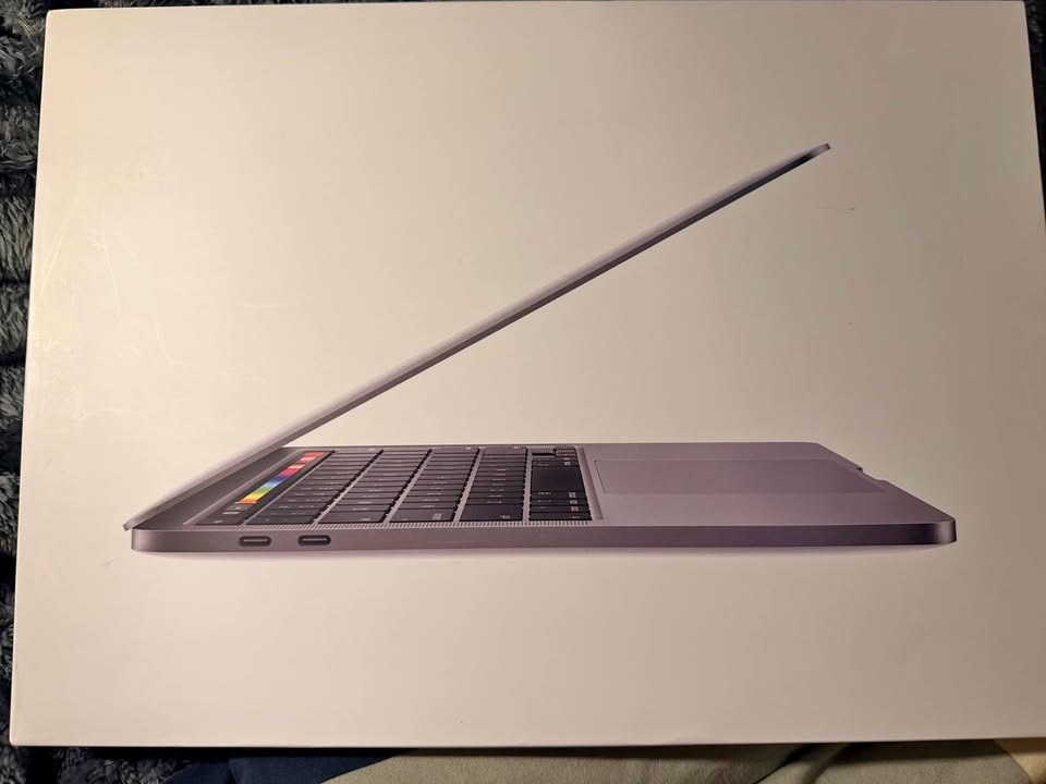 Macbook Pro 13" (2020) EXCELLENT CONDITION - photo 3