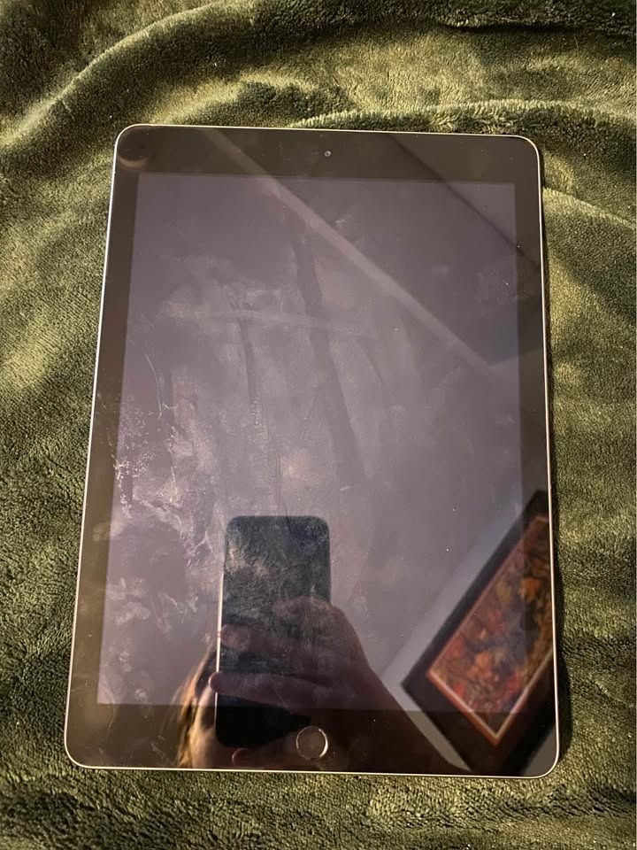 iPad 5th Generation - photo 2