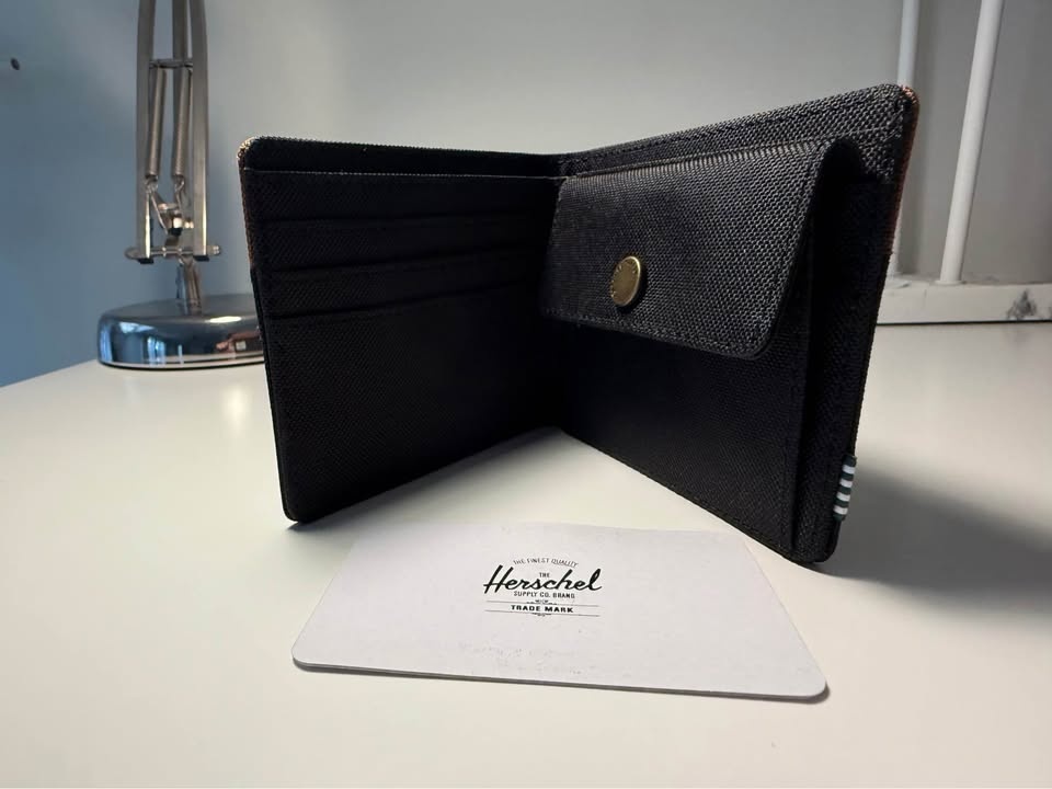Herschel RFID Blocking Wallet (Brand New) - photo 3
