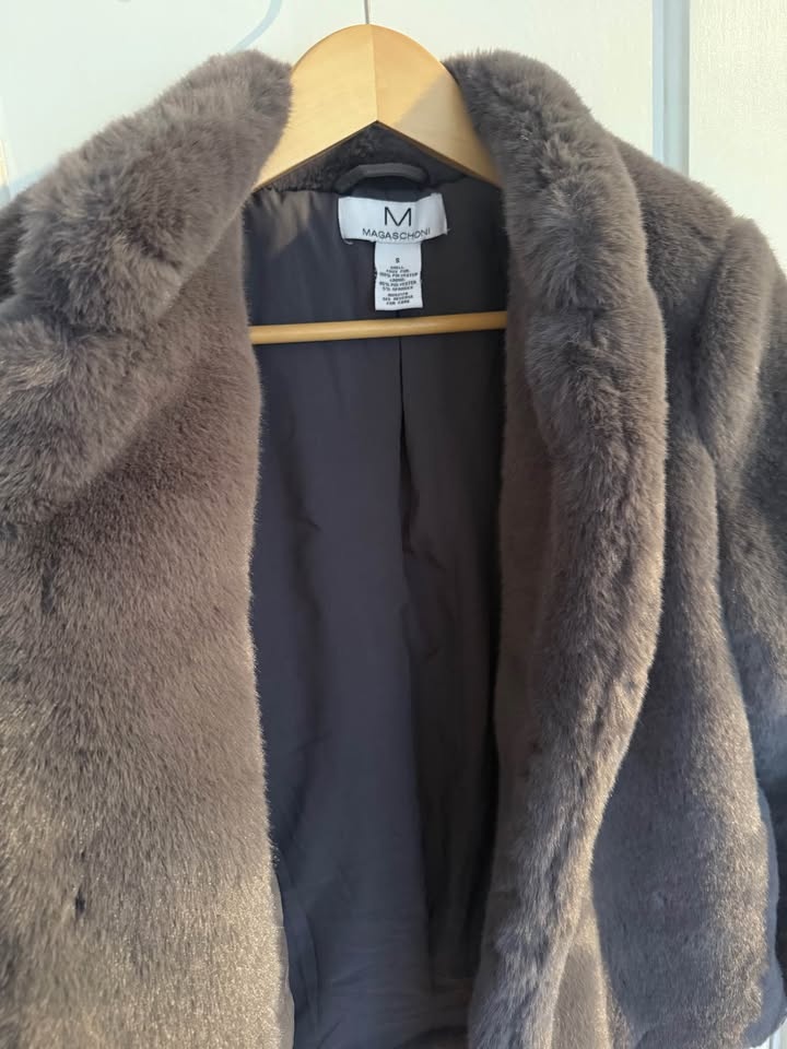 Brand new vegan fur jacket - photo 2