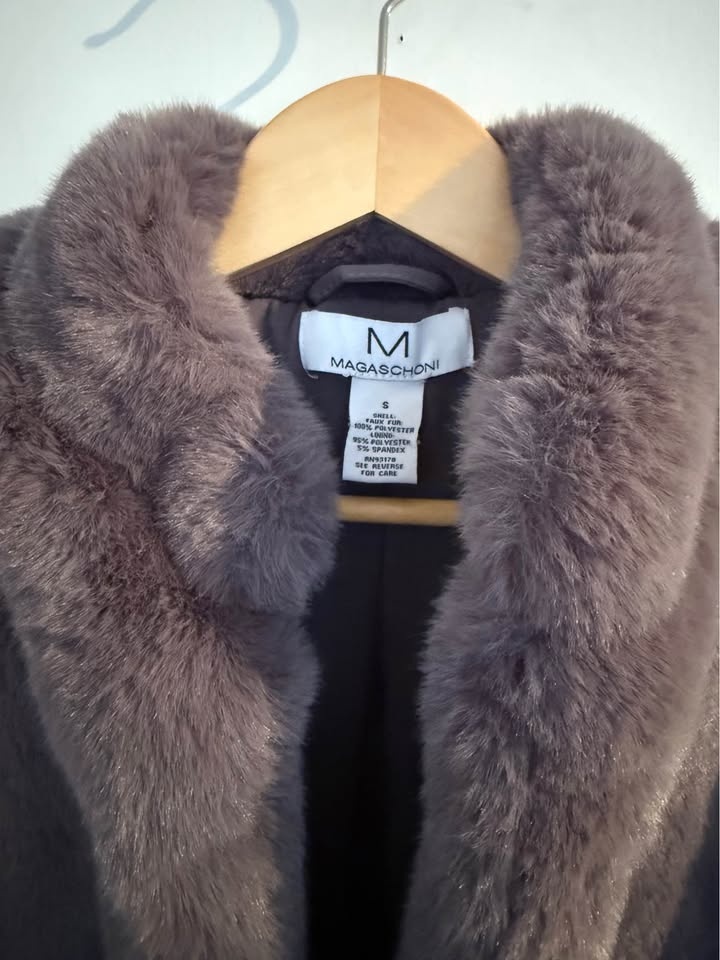 Brand new vegan fur jacket - photo 3