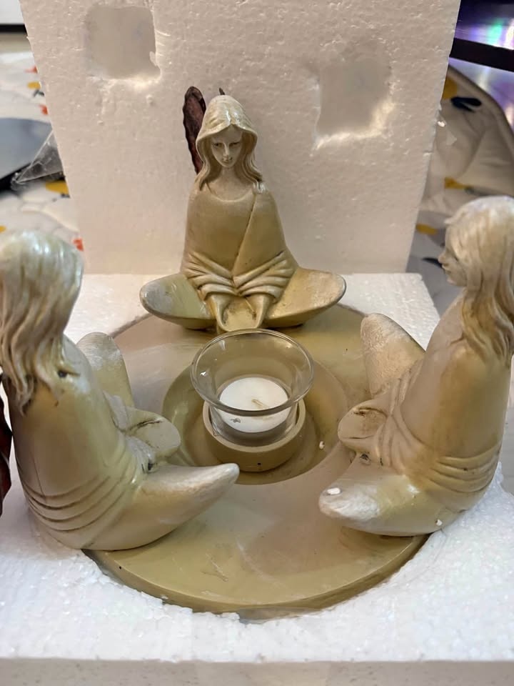 Circle of friends/angels candle holder