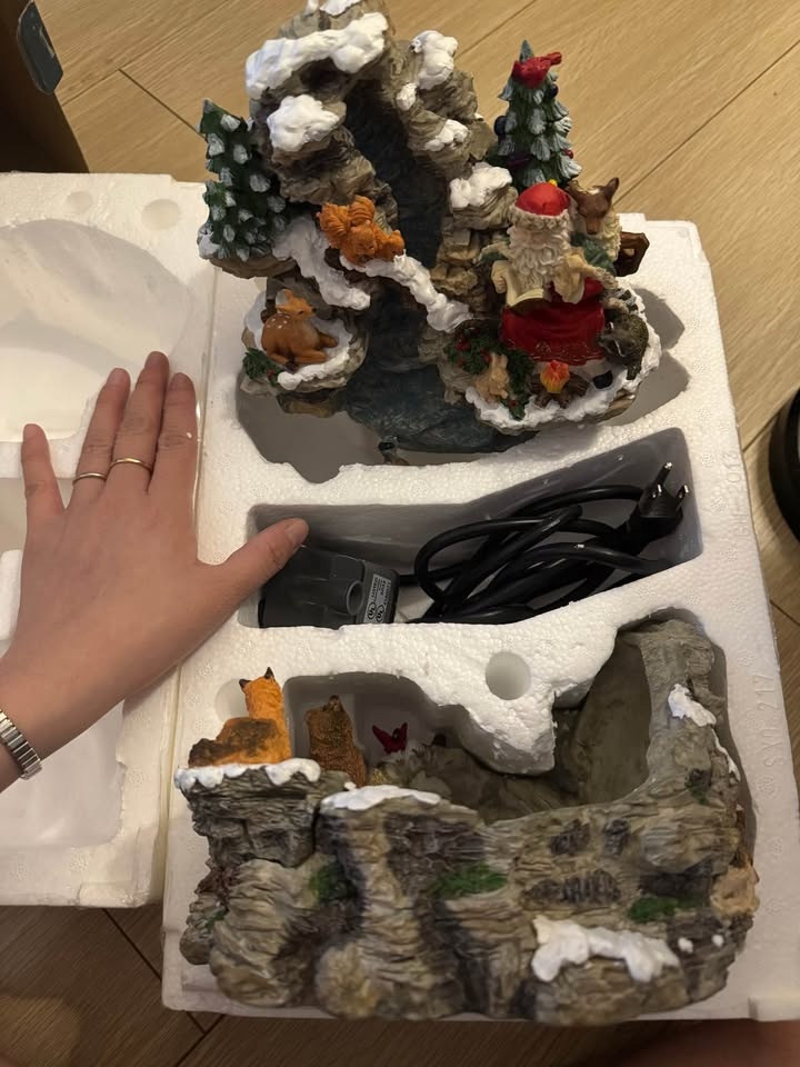 Traditions Decorative Table Top Fountain Christmas Santa - photo 2