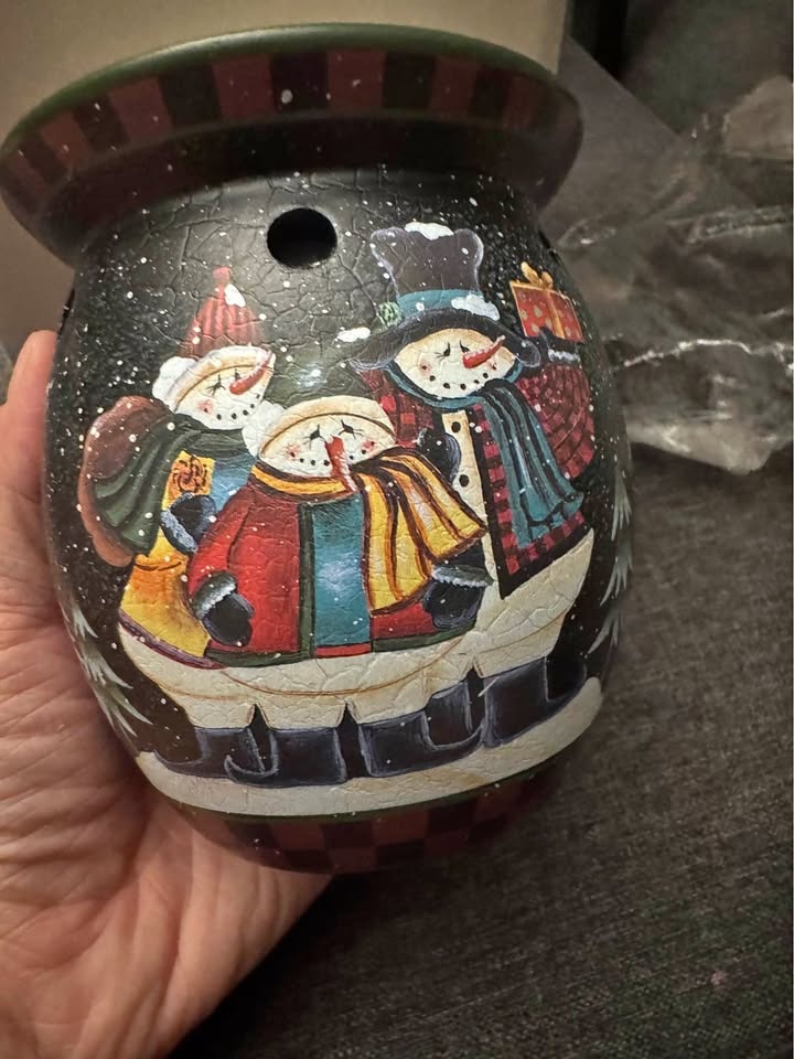 Aromatherapy diffuser- handmade ceramic, christmas, winter, snow