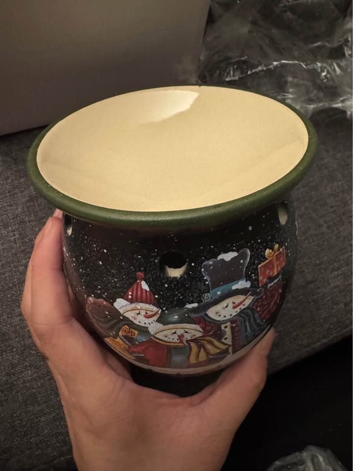 Aromatherapy diffuser- handmade ceramic, christmas, winter, snow - photo 2