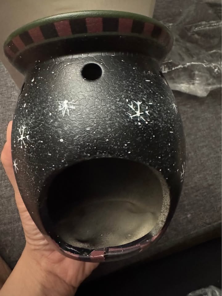 Aromatherapy diffuser- handmade ceramic, christmas, winter, snow - photo 3